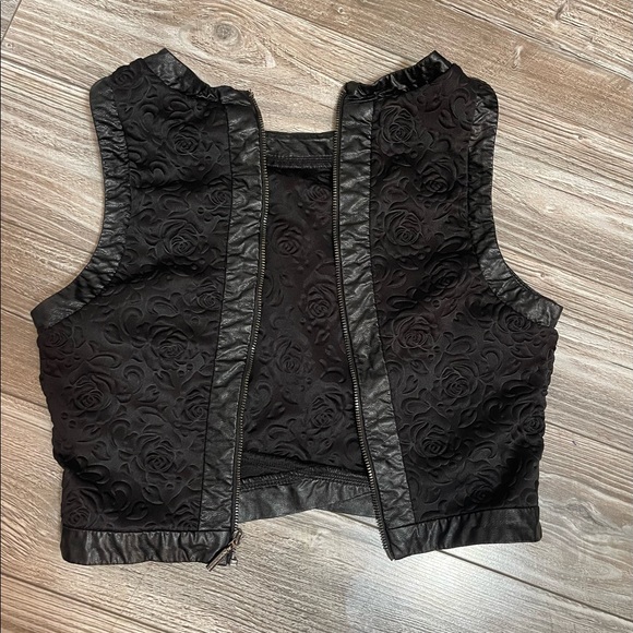 Guess Jacket and matching skirt - Picture 6 of 6